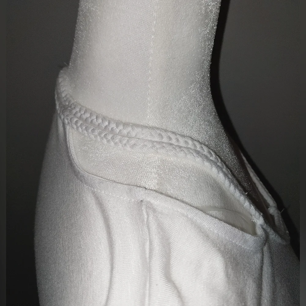 NWT No Boundaries Juniors White Braided V Neck Top Size 7-9 - Picture 8 of 15